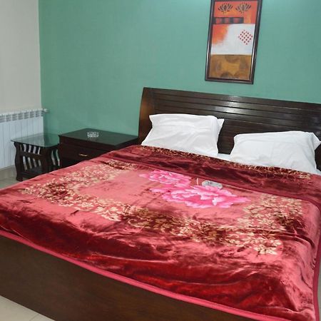 Tourist Hub Islamabad Bed and Breakfast Exterior foto