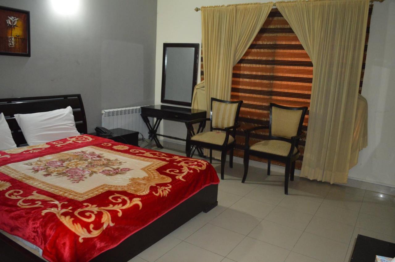 Tourist Hub Islamabad Bed and Breakfast Exterior foto
