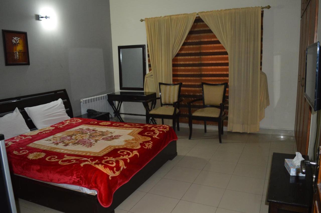 Tourist Hub Islamabad Bed and Breakfast Exterior foto