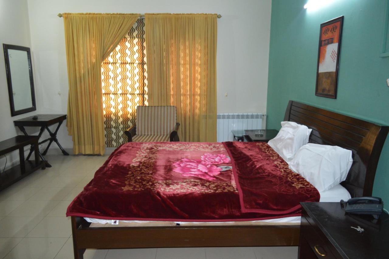 Tourist Hub Islamabad Bed and Breakfast Exterior foto