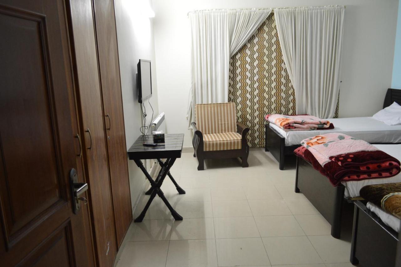 Tourist Hub Islamabad Bed and Breakfast Exterior foto